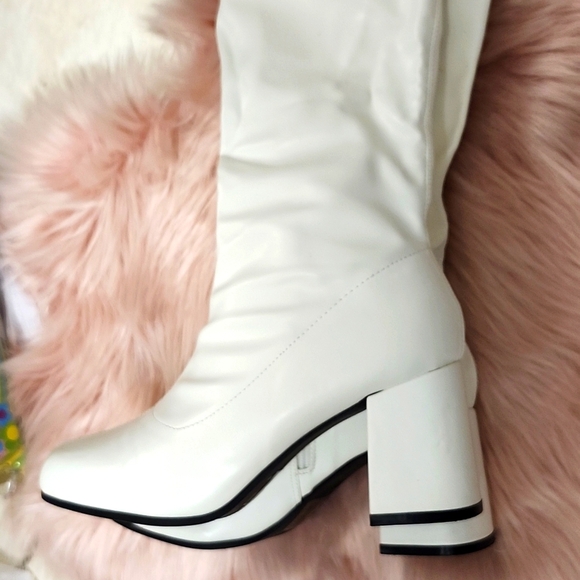 Brand New GENERATION HIPPIE ADULT WHITE GO-GO BOOTS-M - Picture 7 of 8